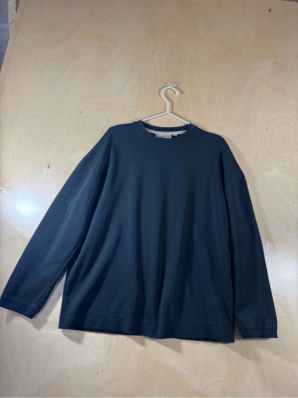 Amongst Others Classic Men's Black Long-Sleeve Crewneck Shirt Size Medium